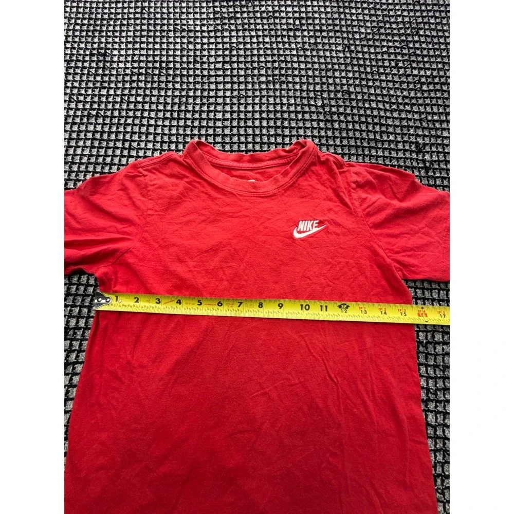 Nike T-Shirt Boys Medium Red Short Sleeve Futura Logo Crew Neck Tee